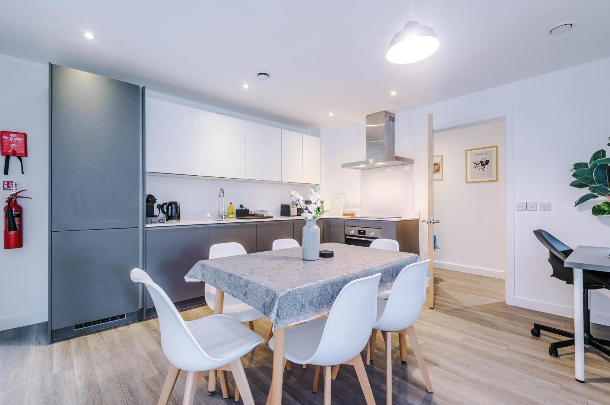 Hilltop Serviced Apartments- Northern Quarter Манчестер Екстер'єр фото